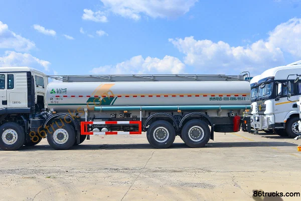 Sinotruk HOWO TX7 350 hp 8X4(12 wheels) liquid supply truck Body (2) | 86Trucks