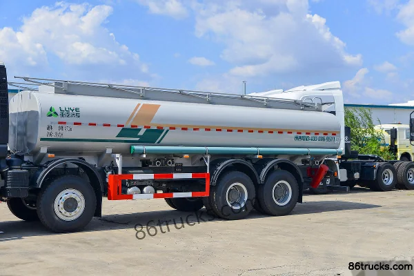 Sinotruk HOWO TX7 350 hp 8X4(12 wheels) liquid supply truck Body (1) | 86Trucks