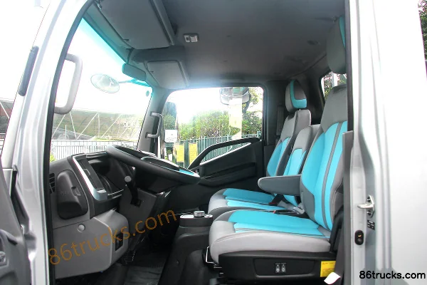 JAC Shuailing HS7 single-row hybrid flatbed light truck 4X2(6 wheels) Interior (3) | 86Trucks