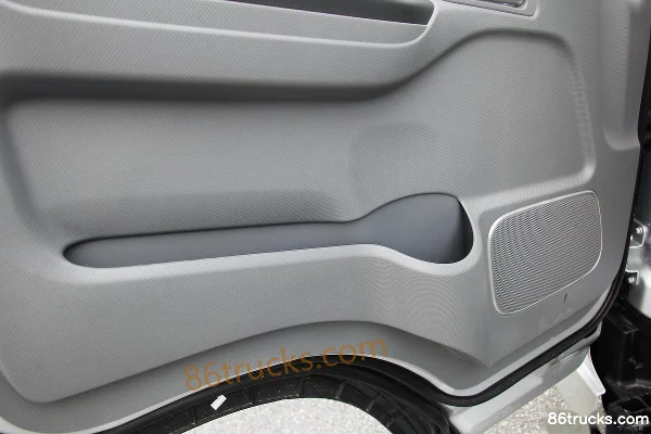 JAC Shuailing HS7 single-row hybrid flatbed light truck 4X2(6 wheels) Interior (2) | 86Trucks