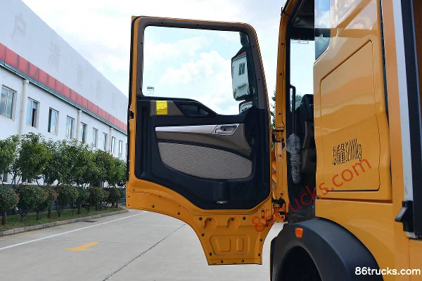 Sinotruk HOWO TX7 430 hp 8X4(12 wheels) cleaning and suction truck Cab (1) | 86Trucks