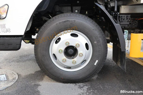JMC Kaiwei Medium Body 143hp 4X2(6 wheels) 4.2m Single Row Stake Truck (China VI) (Air Brake) Chassis (2) | 86Trucks