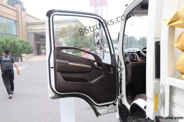 JMC Kaiwei Blue Whale 150 hp 4X2(6 wheels) 4.1m single-row flatbed light truck Cab (1) | 86Trucks