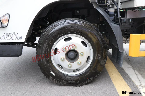 JMC Kaiwei Blue Whale 150 hp 4X2(6 wheels) 4.1m single-row flatbed light truck Chassis (3) | 86Trucks