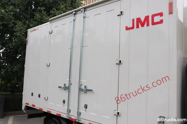JMC Kaiwei Blue Whale 143 hp 4X2(6 wheels) 4.2m single-row van light truck Body (3) | 86Trucks