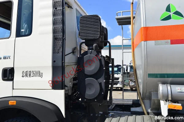Sinotruk HOWO TX 350hp 6X4(10 wheels) oil tanker (Lvye brand) Body (3) | 86Trucks