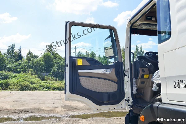 Sinotruk HOWO TX 350 ch 8X4(12 roues) camion de service de fluides Cabine (1) | 86Trucks