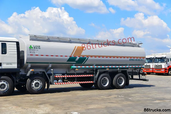 Sinotruk HOWO TX 350 ch 8X4(12 roues) camion de service de fluides Carrosserie (1) | 86Trucks