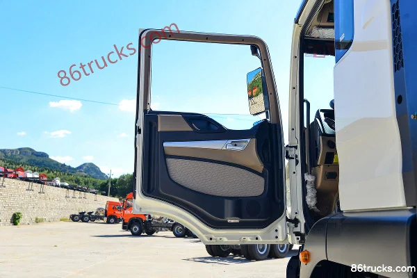 Sinotruk HOWO TX Heavy Truck 8X4(12 wheels) 7.8m Battery Swap Pure Electric Dump Truck Cab (1) | 86Trucks