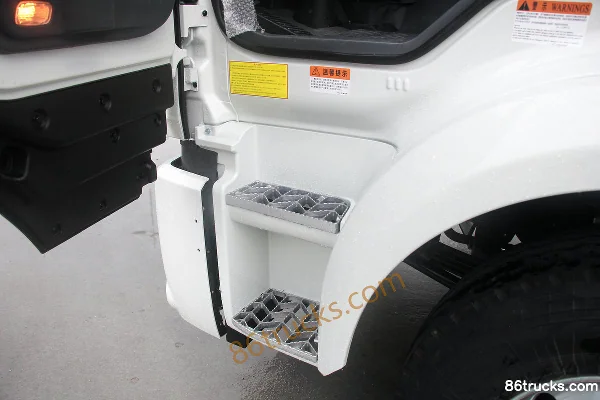 JAC Gallop A5L medium truck 220 hp 4X2(6 wheels) 6.8m van cargo truck Cab (3) | 86Trucks