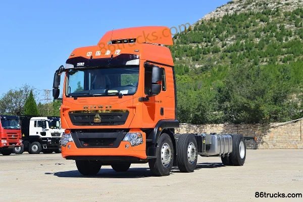 Sinotruk HOWO TX Heavy Truck High-end Version 320 hp 6X2(8 wheels) 9.52m Van Cargo Truck Exterior (3) | 86Trucks