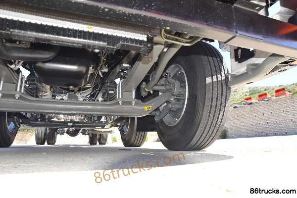 Sinotruk HOWO TX Heavy Truck High-end Version 320 hp 6X2(8 wheels) 9.52m Van Cargo Truck Chassis (3) | 86Trucks