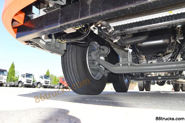 Sinotruk HOWO TX Heavy Truck High-end Version 320 hp 6X2(8 wheels) 9.52m Van Cargo Truck Chassis (2) | 86Trucks