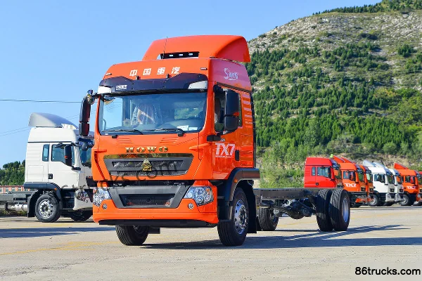 Sinotruk HOWO TX7 270 hp 4X2(6 wheels) 9.6m AMT Automatic Cargo Box Truck Exterior (3) | 86Trucks