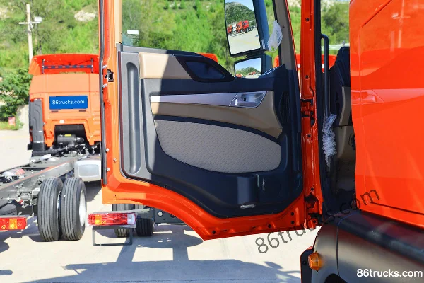 Sinotruk HOWO TX7 270 hp 4X2(6 wheels) 9.6m AMT Automatic Cargo Box Truck Cab (2) | 86Trucks