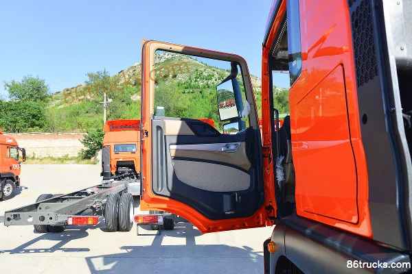 Sinotruk HOWO TX7 270 hp 4X2(6 wheels) 9.6m AMT Automatic Cargo Box Truck Cab (1) | 86Trucks