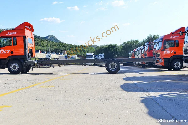 Sinotruk HOWO TX7 270 hp 4X2(6 wheels) 9.6m AMT Automatic Cargo Box Truck Chassis (1) | 86Trucks