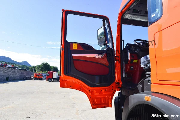 Sinotruk HOWO TX7 Heavy Truck 480 hp 6X4(10 wheels) LNG Tractor Truck Cab (1) | 86Trucks