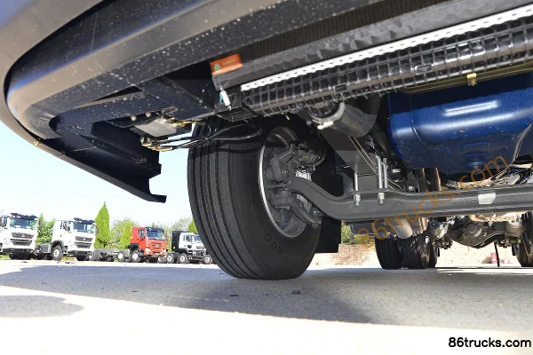 Sinotruk HOWO TX7 Heavy Truck 480 hp 6X4(10 wheels) LNG Tractor Truck Chassis (2) | 86Trucks