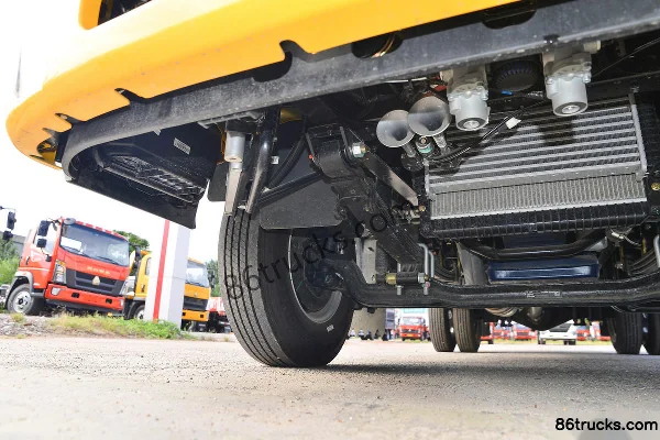 Sinotruk HOWO Hanjiang H 140hp 4X2(6 wheels) 4.15m Single Row Box Light Truck Chassis (2) | 86Trucks
