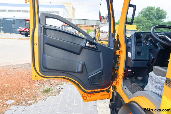 Sinotruk HOWO Hanjiang 130hp 4X2(6 wheels) wrecker (Zhuanwei brand) Cab (2) | 86Trucks