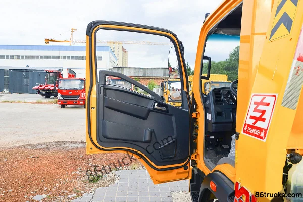 Sinotruk HOWO Hanjiang 130hp 4X2(6 wheels) wrecker (Zhuanwei brand) Cab (1) | 86Trucks