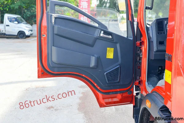 Sinotruk HOWO Hanjiang 140ch 4X2(6 roues) flatbed truck (China VI) Cabine (2) | 86Trucks