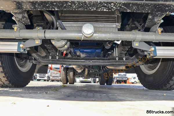 Sinotruk HOWO G5X 220 hp 4X2(6 wheels) water sprinkler truck (Lvye brand) Chassis (1) | 86Trucks
