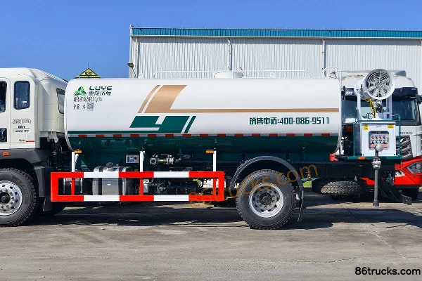 Sinotruk HOWO G5X 220 hp 4X2(6 wheels) water sprinkler truck (Lvye brand) Body (2) | 86Trucks