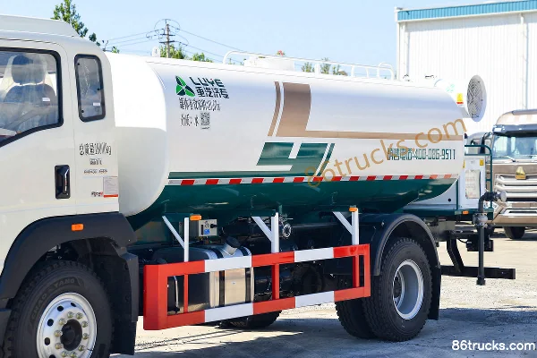Sinotruk HOWO G5X 220 hp 4X2(6 wheels) water sprinkler truck (Lvye brand) Body (1) | 86Trucks