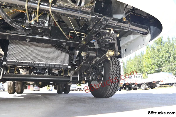 Dongfeng Xiaobawang W17 1.5L 113 hp 4X2(6 wheels) 3.6m Single Row Stake Truck (China VI) Chassis (3) | 86Trucks