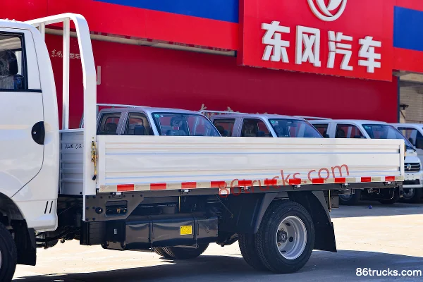 Dongfeng Xiaobawang W17 1.5L 113 hp 4X2(6 wheels) 3.6m Single Row Stake Truck (China VI) Body (2) | 86Trucks