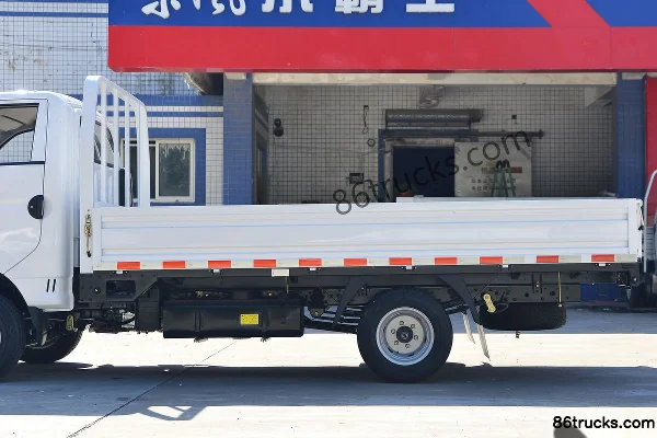 Dongfeng Xiaobawang W17 1.5L 113 hp 4X2(6 wheels) 3.6m Single Row Stake Truck (China VI) Body (1) | 86Trucks