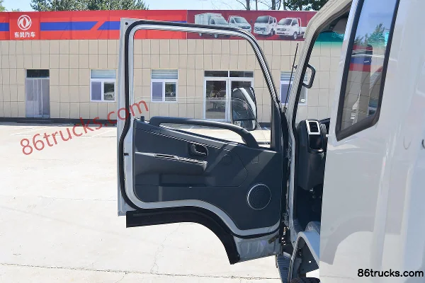 Dongfeng Xiaobawang W15 1.5L 113hp 4X2(6 wheels) Gasoline 3.1m Double Row Stake Truck (China VI) Cab (1) | 86Trucks