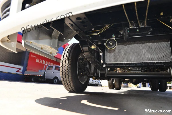 Dongfeng Xiaobawang W15 1.5L 113hp 4X2(6 wheels) Gasoline 3.1m Double Row Stake Truck (China VI) Chassis (2) | 86Trucks