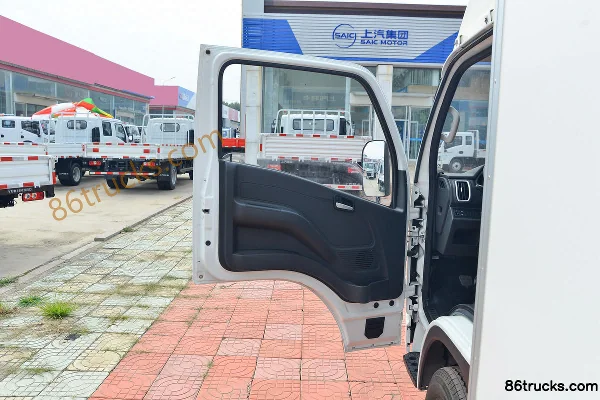 Yuejin Fuyun S80 95 hp 4X2(6 wheels) 3.55m refrigerated truck (China VI) Cab (1) | 86Trucks