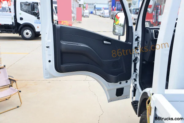 Yuejin Fuxing S80 1.6L 123 hp 4X2(6 wheels) Gasoline 4.05m Single Row Flatbed Light Truck (China VI) Cab (2) | 86Trucks