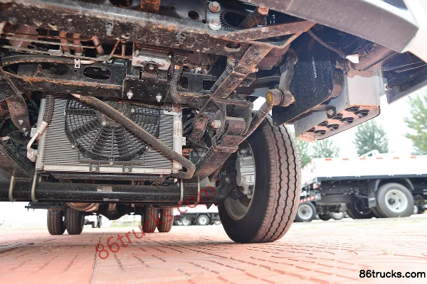 Yuejin Fuxing S100 95 hp 4X2(6 wheels) 4.2 m single-row stake light truck (China VI) Chassis (3) | 86Trucks
