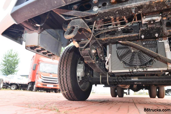 Yuejin Fuxing S100 95 hp 4X2(6 wheels) 4.2 m single-row stake light truck (China VI) Chassis (2) | 86Trucks