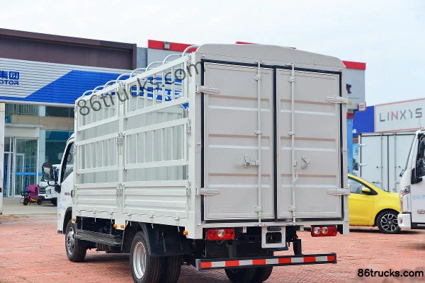 Yuejin Fuxing S100 95 hp 4X2(6 wheels) 4.2 m single-row stake light truck (China VI) Body (3) | 86Trucks