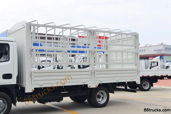 Yuejin Fuxing S100 95 hp 4X2(6 wheels) 4.2 m single-row stake light truck (China VI) Body (1) | 86Trucks