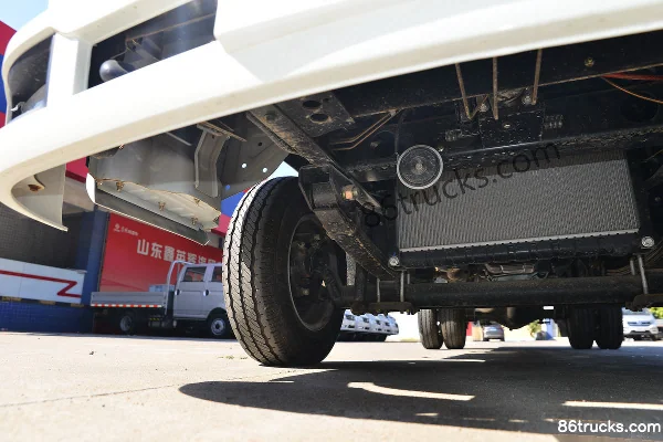Dongfeng Xiaobawang W15 1.6L 123 ch 4X2(6 roues) essence 3,1 m petit camion à ridelles double cabine Châssis (2) | 86Trucks