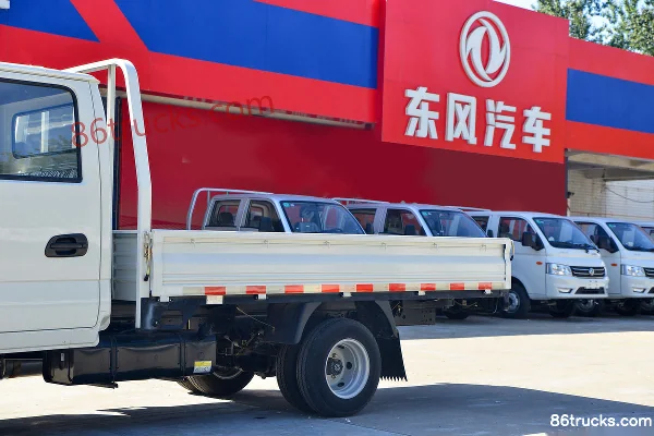 Dongfeng Xiaobawang W15 1.6L 123 ch 4X2(6 roues) essence 3,1 m petit camion à ridelles double cabine Carrosserie (1) | 86Trucks