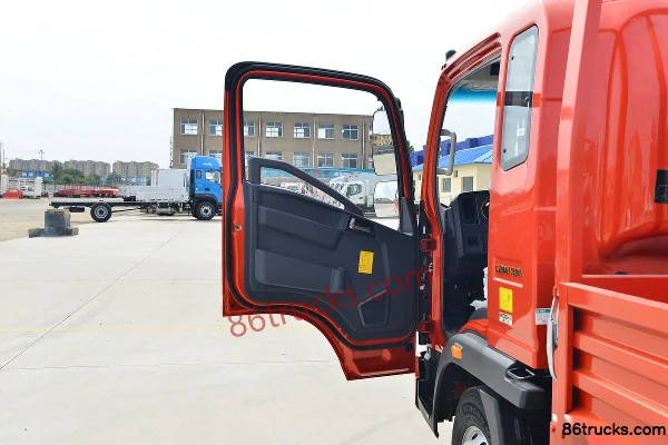 Sinotruk HOWO Han H 160 hp 4X2(6 wheels) 3.85m One-and-a-half Row Stake Light Truck (China VI) Cab (1) | 86Trucks