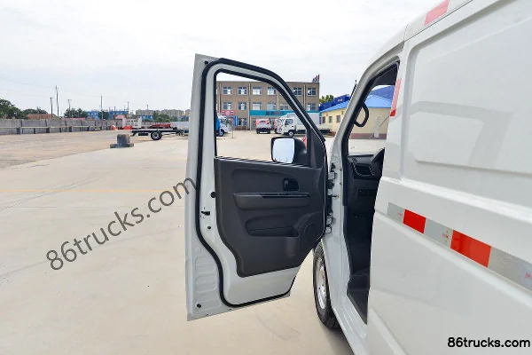 New Gonow Shuailing 2022 Model 3.2T 4.865m pure electric enclosed van 41.93kWh Cab (1) | 86Trucks