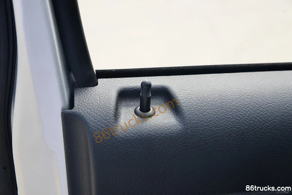 SRM Xinyuan T2S EV 3,1T 3,03 m camion léger fourgon électrique cabine simple 46,36 kWh 4X2(6 roues) Intérieur (3) | 86Trucks