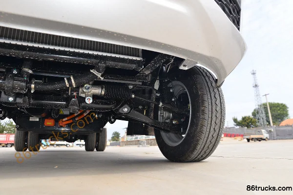 SRM Xinyuan T2S EV 3,1T 3,03 m camion léger fourgon électrique cabine simple 46,36 kWh 4X2(6 roues) Châssis (3) | 86Trucks
