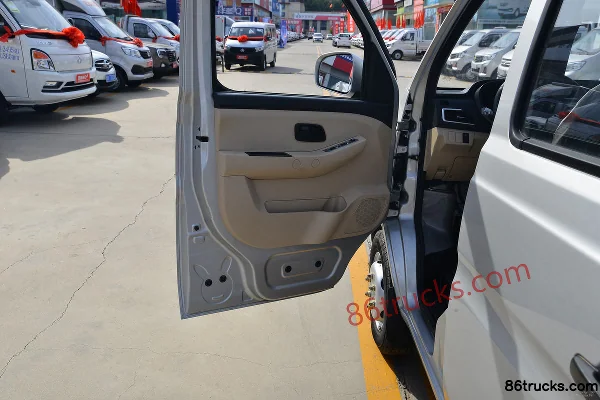 Changan Kuayue Wang X1 Luxury 1.6L 122hp 4X2(6 wheels) Gasoline 2.55m Double Row Flatbed Light Truck (China VI) Cab (2) | 86Trucks