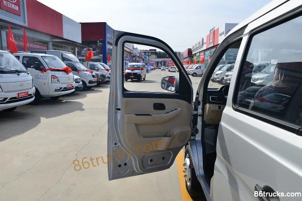 Changan Kuayue Wang X1 Luxury 1.6L 122hp 4X2(6 wheels) Gasoline 2.55m Double Row Flatbed Light Truck (China VI) Cab (1) | 86Trucks