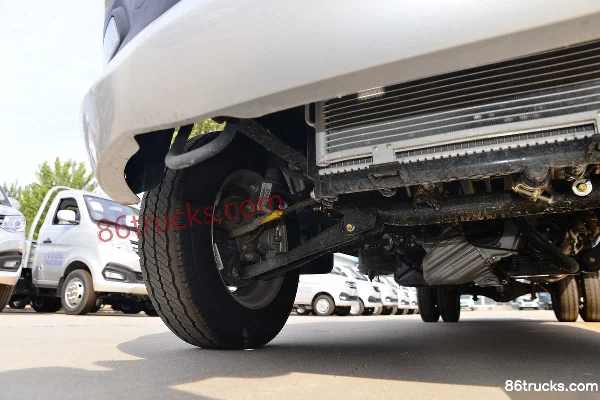 Changan Kuayue Wang X1 Luxury 1.6L 122hp 4X2(6 wheels) Gasoline 2.55m Double Row Flatbed Light Truck (China VI) Chassis (2) | 86Trucks
